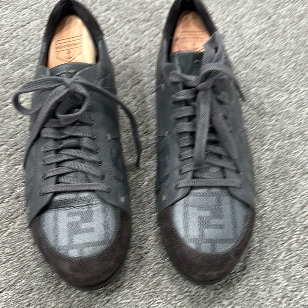 Fendi Gray Sneakers Sleek Sporty Design